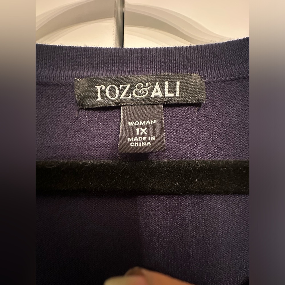 NWOT NAVY CARDIGAN SWEATER GREAT FOR LAYERING NEVER BEEN WORN